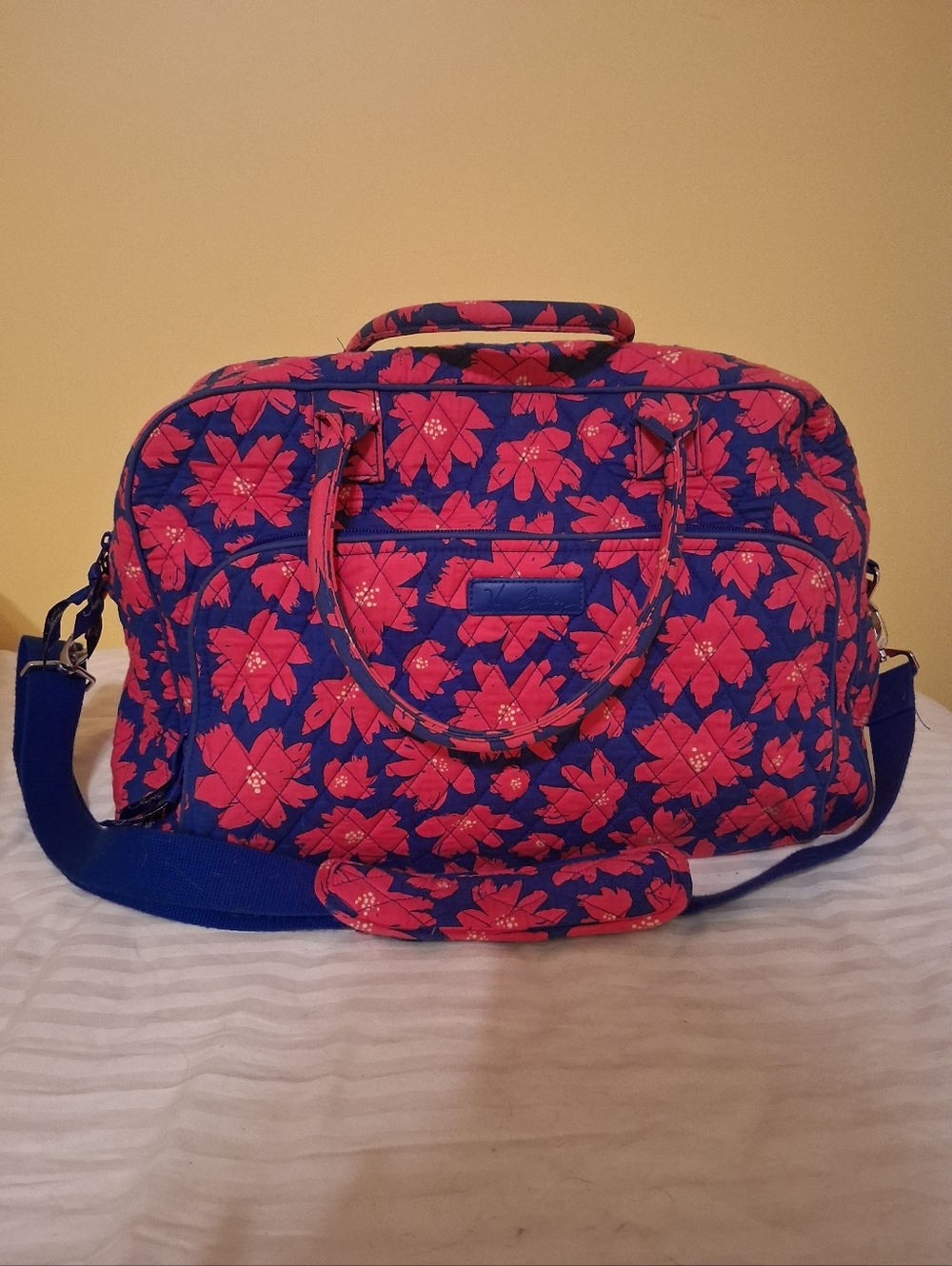Vera Bradley Weekender Travel Bag In The Pattern Art Poppy.